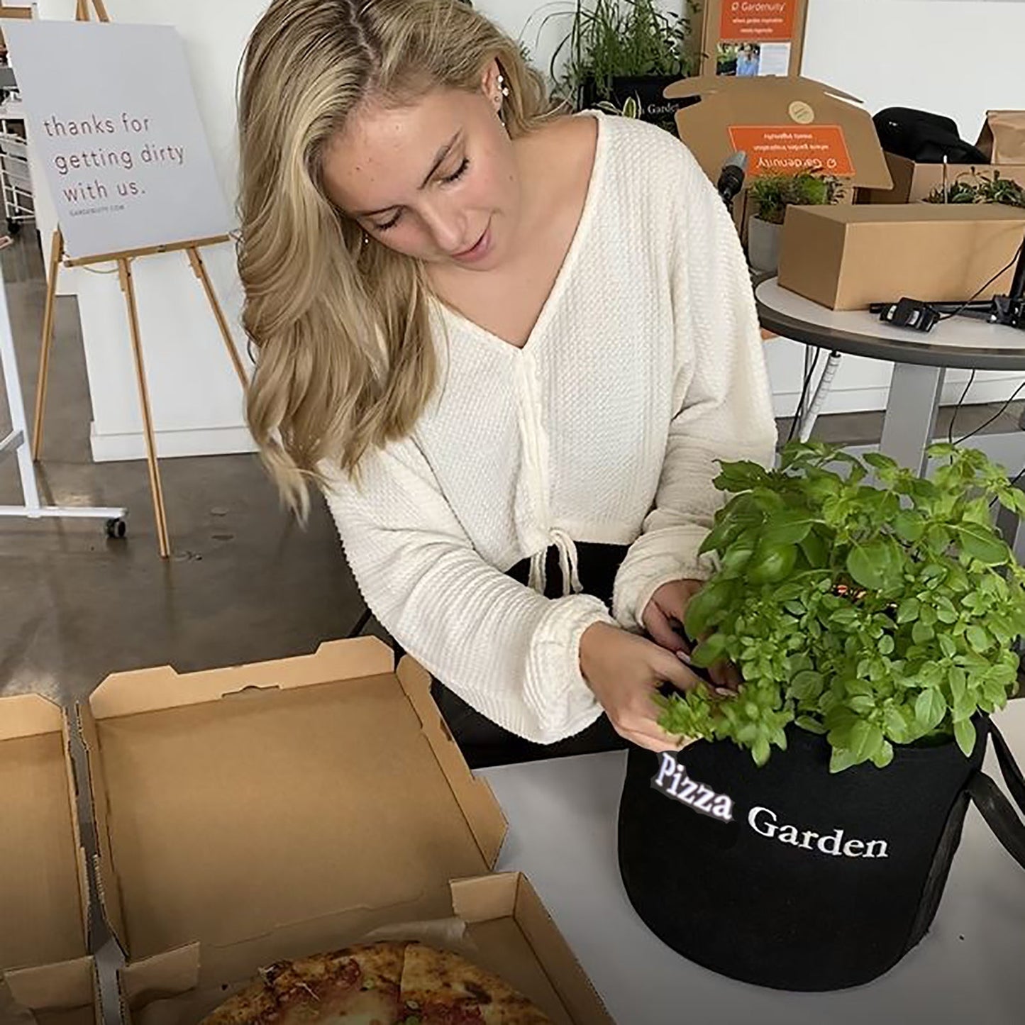 Pizza Garden Kit with tomato + herb plants